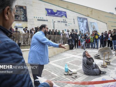 اجرای تئاتر خیابانی «یادگاری» در مشهد